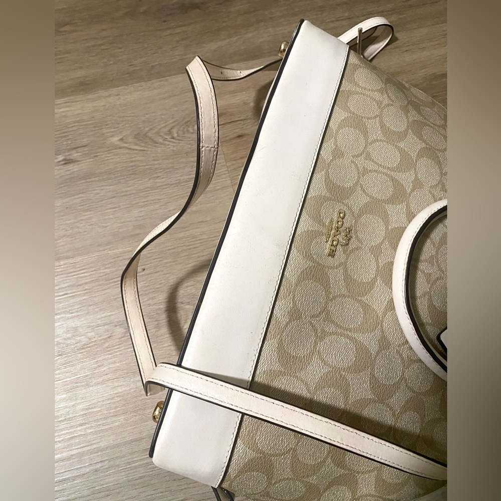 Coach Signature Crossbody Canvas/Leather Handbag With Hang Tag And Gold Hardware - Picture 4 of 11